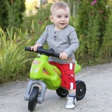 Беговел для дітей від 2 років (43 фото): рейтинг дитячих велобегов. Як вибрати хорошу модель для дівчинки і хлопчика? Огляд мотоцикла-беговела і триколісних велобегов