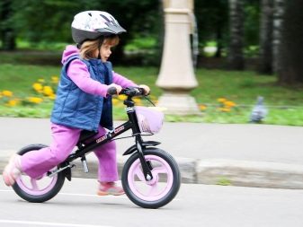 Беговел для дітей від 2 років (43 фото): рейтинг дитячих велобегов. Як вибрати хорошу модель для дівчинки і хлопчика? Огляд мотоцикла-беговела і триколісних велобегов
