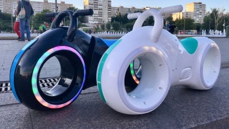 Беговел Star One Scooter: опис дитячих беговелов Tron Bike з LED-підсвічуванням і блютузом. Відгуки батьків