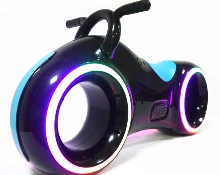 Беговел Star One Scooter: опис дитячих беговелов Tron Bike з LED-підсвічуванням і блютузом. Відгуки батьків