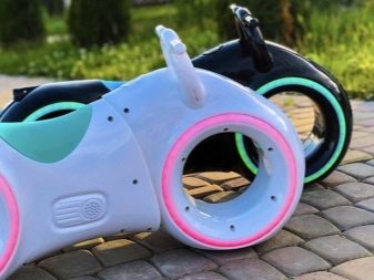 Беговел Star One Scooter: опис дитячих беговелов Tron Bike з LED-підсвічуванням і блютузом. Відгуки батьків