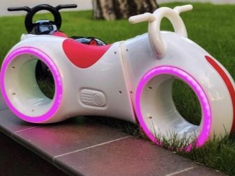 Беговел Star One Scooter: опис дитячих беговелов Tron Bike з LED-підсвічуванням і блютузом. Відгуки батьків