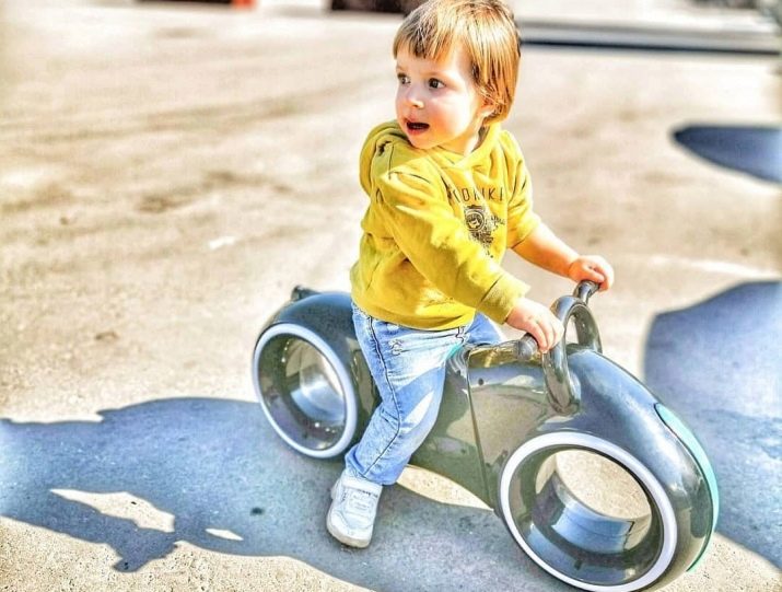 Беговел Star One Scooter: опис дитячих беговелов Tron Bike з LED-підсвічуванням і блютузом. Відгуки батьків