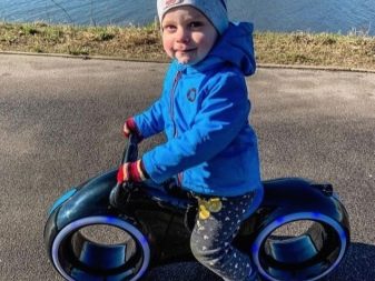 Беговел Star One Scooter: опис дитячих беговелов Tron Bike з LED-підсвічуванням і блютузом. Відгуки батьків
