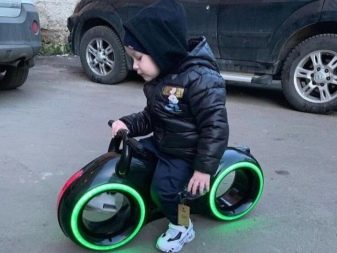 Беговел Star One Scooter: опис дитячих беговелов Tron Bike з LED-підсвічуванням і блютузом. Відгуки батьків