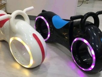 Беговел Star One Scooter: опис дитячих беговелов Tron Bike з LED-підсвічуванням і блютузом. Відгуки батьків