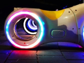Беговел Star One Scooter: опис дитячих беговелов Tron Bike з LED-підсвічуванням і блютузом. Відгуки батьків