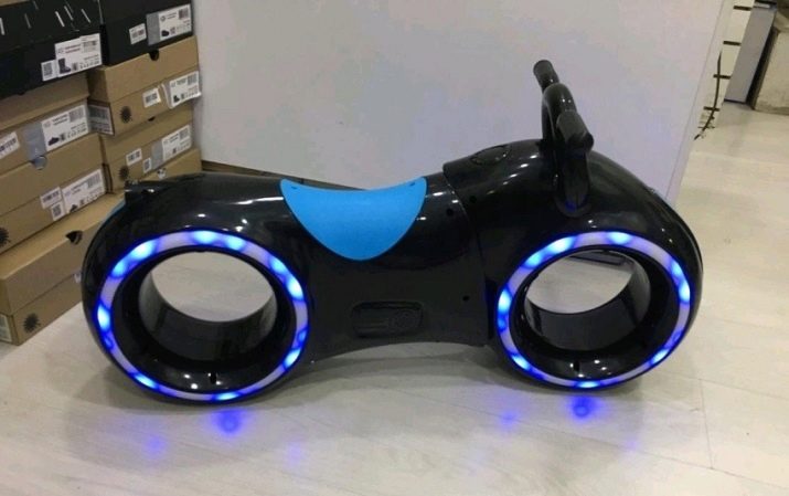 Беговел Star One Scooter: опис дитячих беговелов Tron Bike з LED-підсвічуванням і блютузом. Відгуки батьків