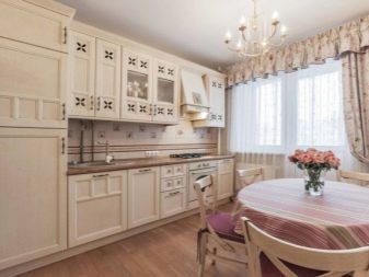 Бежева кухня (116 фото): глянцева і матова кухні в бежевих тонах в дизайні інтер’єру, поєднуємо з гарнітуром шпалери та меблі бежевого кольору