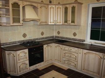 Бежево-коричнева кухня (фото 48): дизайн і вибір кухонного гарнітура в шоколадно-бежевих тонах, приклади в інтер’єрі