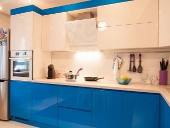 Блакитна кухня (82 фото): з якими квітами поєднується в інтер’єрі блакитний кухонний гарнітур? Дизайн кухні в світло-блакитних і темно-блакитних тонах