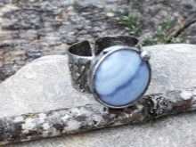 Блакитний агат (33 фото): магічні та інші властивості сапфирина, значення каменю. Кому він підходить?
