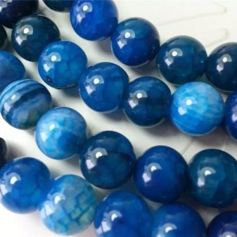 Блакитний агат (33 фото): магічні та інші властивості сапфирина, значення каменю. Кому він підходить?
