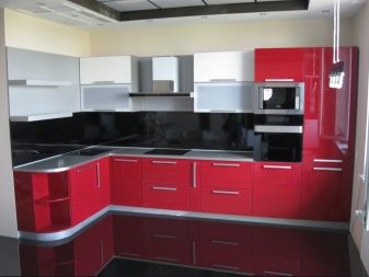 Бордові кухні (84 фото): вибір кухонного гарнітура кольору бордо в інтер’єр, поєднання гарнітура в бордових тонах з білими і бежевими відтінками