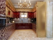 Бордові кухні (84 фото): вибір кухонного гарнітура кольору бордо в інтер’єр, поєднання гарнітура в бордових тонах з білими і бежевими відтінками