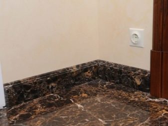 Бордюрна плитка для ванної (26 фото): вибираємо плитковий керамічний декор для ванної кімнати. Приклади в інтер’єрі