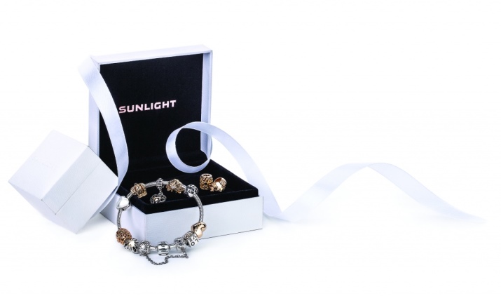 Браслети Sunlight (98 фото): жіночі моделі з шармами текстильні, з перлів і з діамантами, варіанти збору, відгуки