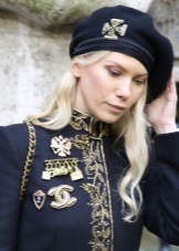 Брошка Chanel (53 фото): як відрізнити оригінал від підробки, камелія літак, брошки в стилі Коко Шанель із бісеру