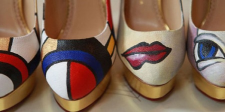 Charlotte Olympia (76 фото): черевики, туфлі і балетки з кішками, сумки, босоніжки і кеди з капсульної колекції