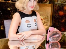 Charlotte Olympia (76 фото): черевики, туфлі і балетки з кішками, сумки, босоніжки і кеди з капсульної колекції