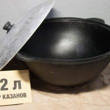 Чавунні казани (30 фото): моделі з кришкою і піччю на 8, 12 і 16 літрів, особливості казанів з Узбекистану. Як підготувати до першого використання?