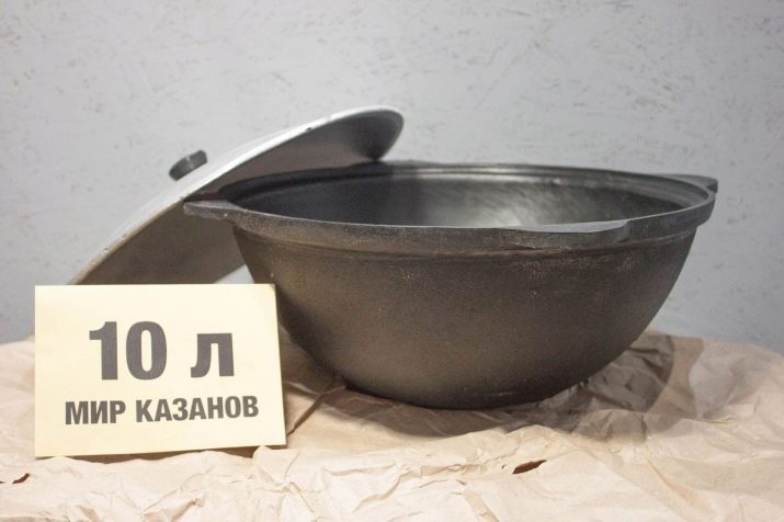 Чавунні казани (30 фото): моделі з кришкою і піччю на 8, 12 і 16 літрів, особливості казанів з Узбекистану. Як підготувати до першого використання?