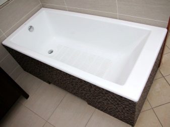 Чавунні ванни (62 фото): 150х70 і 170х70, 180х80 і 170х75, 160х70 і 140х70, інші розміри. Кутові стандартні ванни та інші види