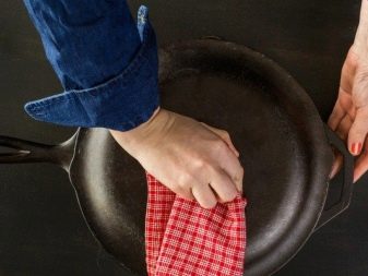 Чавунний посуд: догляд за емальованими виробами з чавуну. Як підготувати до першого використання? Користь і шкода. Чи можна використовувати для індукційної і склокерамічною плит?