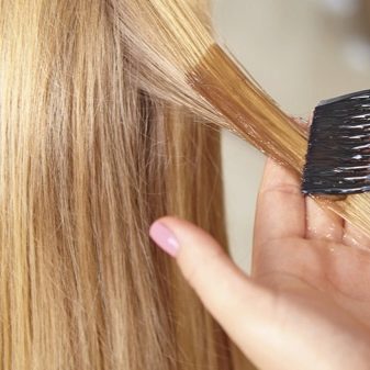Через скільки можна фарбувати волосся після освітлення? Можливе фарбування волосся відразу після освітлення? Особливості фарбування в темний колір