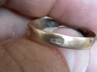 Червоне золото (24 фото): проби, що це таке і як виглядає колір, застосування у виробах та інших сферах