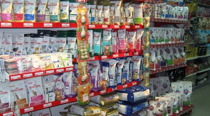 чи Можна годувати кішку тільки сухим кормом? Що робити, якщо кіт їсть лише сухий корм? Чи це Нормально? Думку ветеринара