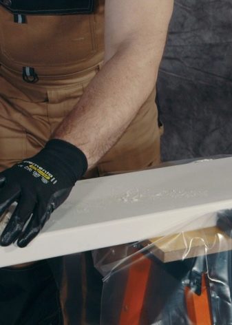 Чим відмити монтажну піну? 40 фото Як очистити засохлу монтажну піну з лінолеуму