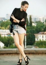 Чорні босоніжки (92 фото): з чим носити моделі на шпильці, замшеві, під біле плаття