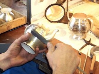 Чорніння золота: що це таке, як зробити в домашніх умовах, застосування для прикрас та інших сферах