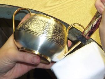 Чорніння золота: що це таке, як зробити в домашніх умовах, застосування для прикрас та інших сферах