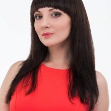 Чубчик півколом (77 фото): як зробити напівкруглу чубок у формі арки, овалу і дуги з видовженими бічними пасмами? Як її підстригти самостійно? Підійде овальна і дугоподібна чубчик до довгого волосся?