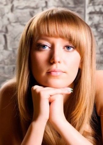 Чубчика на довге волосся (110 фото): модні зачіски і укладання волосся, красиві вечірні варіанти на розпущене густе волосся