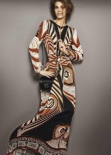 Class Roberto Cavalli (50 фото): сумки та рюкзаки колекції White, пуховик і плаття, гаманець і парасолю з клатчем від бренду