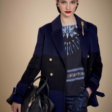 Class Roberto Cavalli (50 фото): сумки та рюкзаки колекції White, пуховик і плаття, гаманець і парасолю з клатчем від бренду