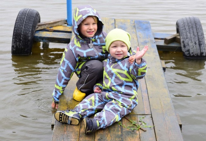 Crockid (104 фото): дитяча верхній одяг, зимовий комбінезон і шапка-шолом, куртка і простынка для купання, плаття, відгуки