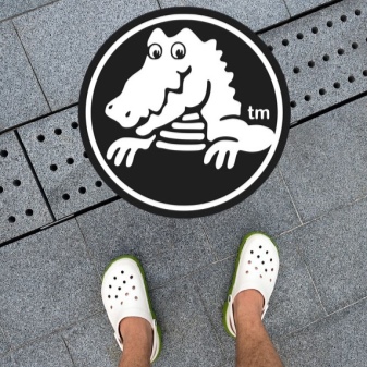 Crocs (74 фото): взуття, гумові чоботи, дитячі сабо і сандалі, жіночі кеди і балетки, в’єтнамки, розмірна сітка