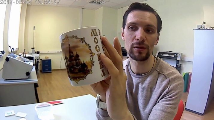 Деколь: особливості холодної та гарячої технік, технологія нанесення зображення на кружки з порцеляни, посуд із скла і тарілки з кераміки