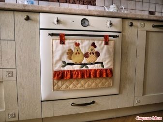 Декор кухні (66 фото): як прикрасити її дрібницями? Як красиво оформити інтер’єр декоративними овочами та фруктами та іншими кухонними прикрасами?