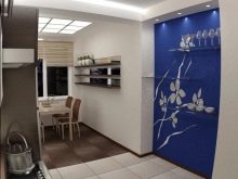 Декор стін на кухні (56 фото): як прикрасити стіни наклейками? Варіанти декорування порожніх стін тарілками в сучасному стилі. Приклади интереьера