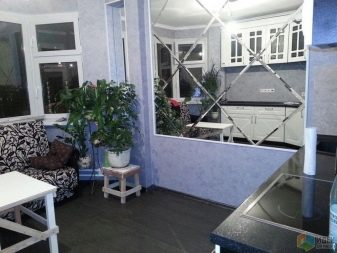 Декор стін на кухні (56 фото): як прикрасити стіни наклейками? Варіанти декорування порожніх стін тарілками в сучасному стилі. Приклади интереьера