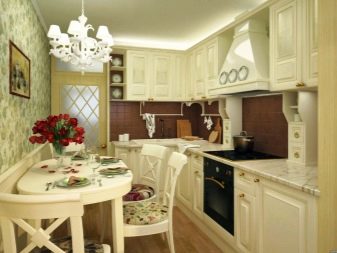 Декор стін на кухні (56 фото): як прикрасити стіни наклейками? Варіанти декорування порожніх стін тарілками в сучасному стилі. Приклади интереьера