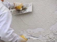 Декоративна штукатурка для внутрішньої обробки коридору (71 фото): оздоблення стін в інтер’єрі передпокою, фактурна і венеціанська штукатурки
