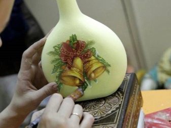 Декупаж (59 фото): що це таке? Майстер-клас з техніки декорування. Як робити зворотний декупаж? Як зробити декор для келихів і холодильника своїми руками?