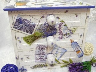 Декупаж комода (29 фото): декорування старого комода в домашніх умовах в стилі прованс, заготовки для декупажу своїми руками