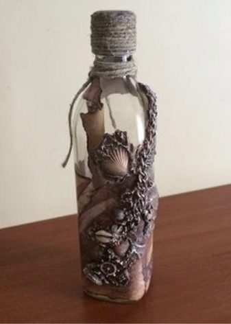 Декупаж пляшок (72 фото): прикраса туалетним папером і яєчною шкарлупою пляшки своїми руками, майстер-клас з об’ємного декупажу пляшок для чоловіків на 23 Лютого, декорування тканиною в стилі шеббі-шик
